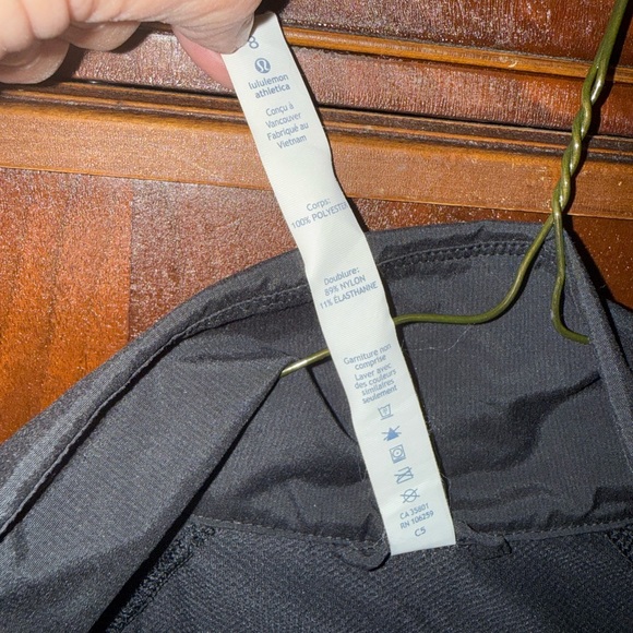 lululemon athletica Women’s black lightweight jacket as. 8 - Picture 10 of 10